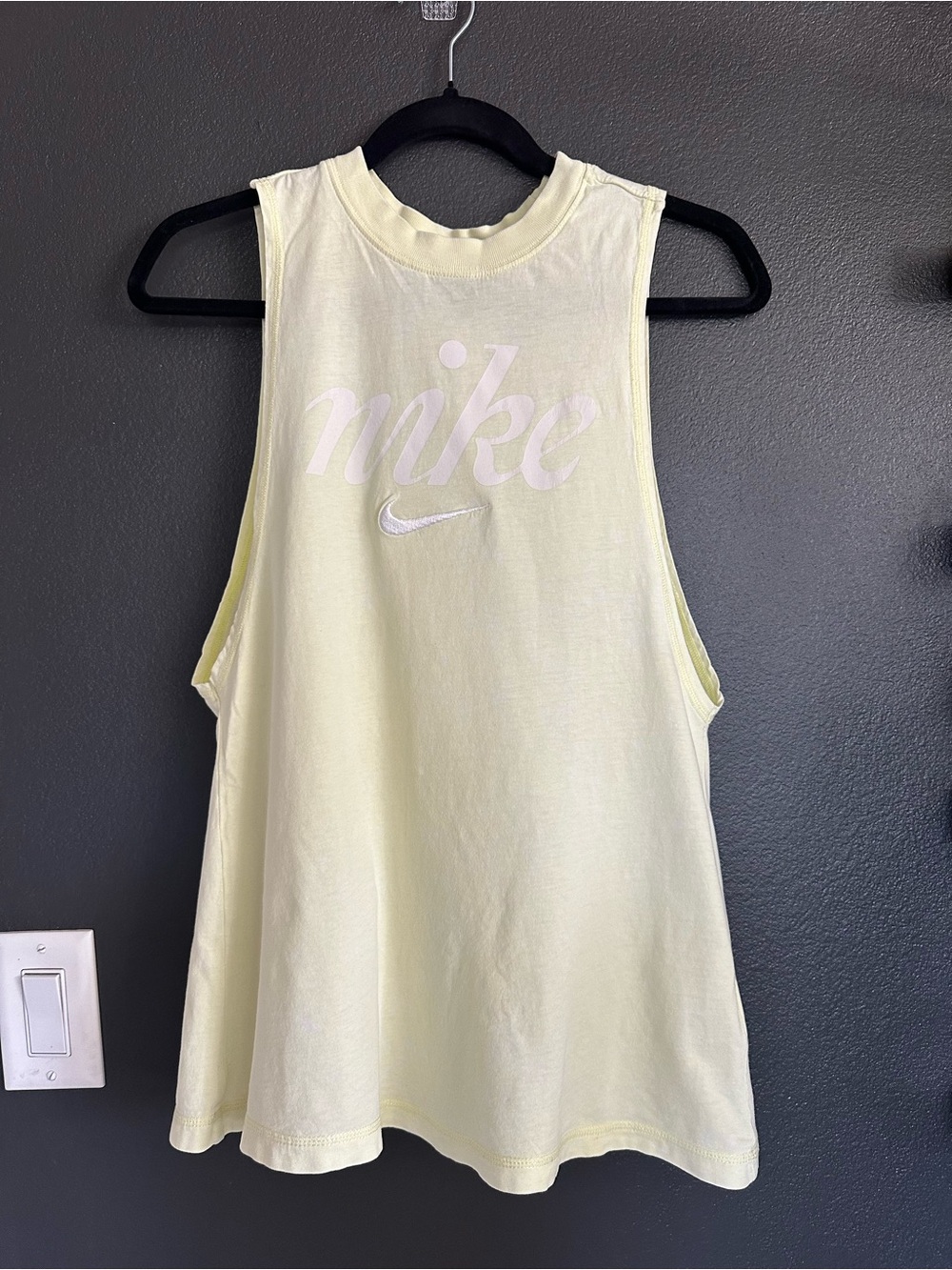 Nike Women’s S Embroidered Swoosh Graphic Muscle Tank Top Pale Yellow